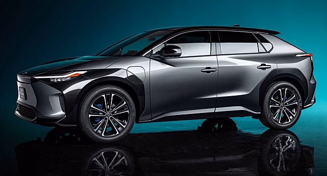 Toyota представила футуристичный кроссовер bZ4X