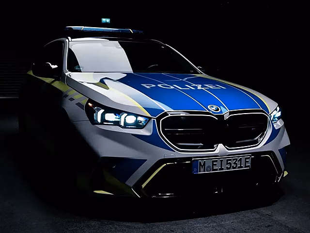 BMW показала полицейскую версию M5 Touring с 700-сильным мотором