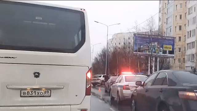 Стали известны подробности ДТП с участием микроавтобуса и легковушки в центре Надыма