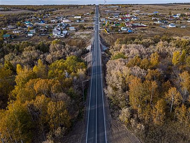 В трех селах Красноярского района появились новые тротуары и освещение