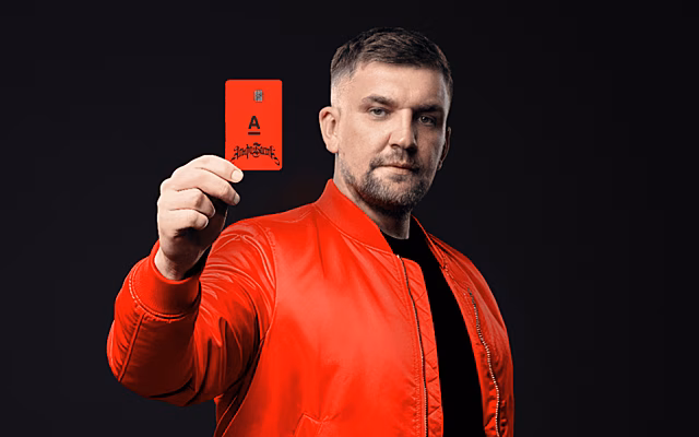 Альфа-Банк и Баста представили карту с гравировкой в готическом стиле