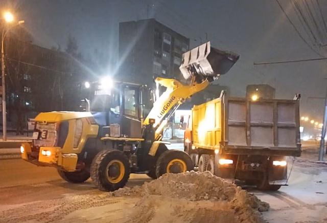 За выходные с улиц Новосибирска вывезли 16,5 тыс. кубометров снега