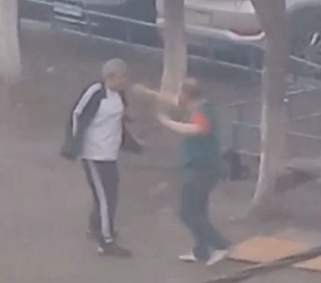 В Челябинске на видео сняли самую добрую драку