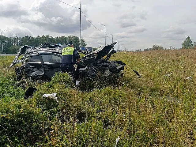 Младенец выпал из автомобиля при опрокидывании на трассе под Екатеринбургом