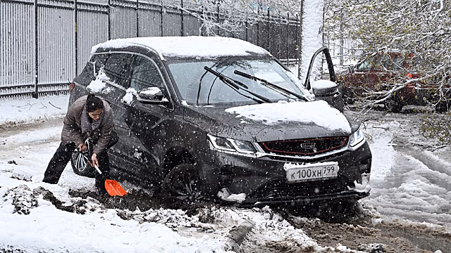 Московские водители экстренно отменяют записи на шиномонтаж