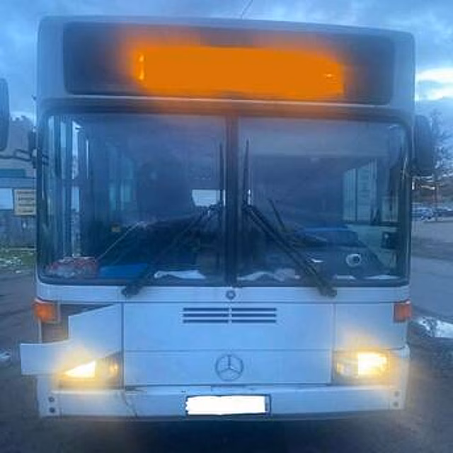 Пытался избежать аварии: на Борзова в резко затормозившем автобусе упала 77-летняя бабушка