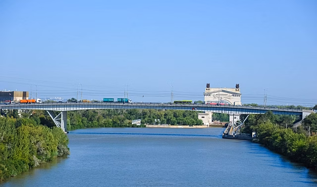 Ремонт моста через ВДСК в Волгограде завершен на 88%