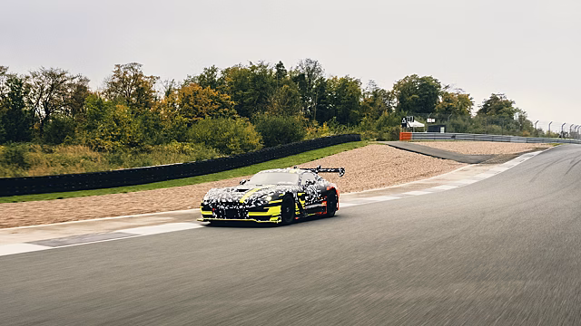 Загадочный концепт Mercedes-AMG GT с мотором V8 дебютировал на Нюрбургринге