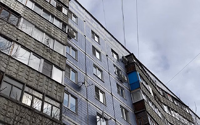 В Рязани 36-летний промышленный альпинист сорвался с высотки на Новаторов и погиб