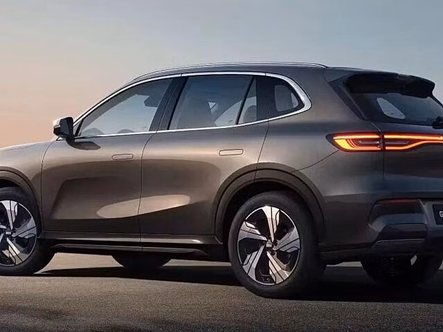 Автобренд Geely опроверг слухи об уходе с российского рынка
