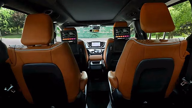 Chrysler выпустит минивэн с интерьером-трансформером