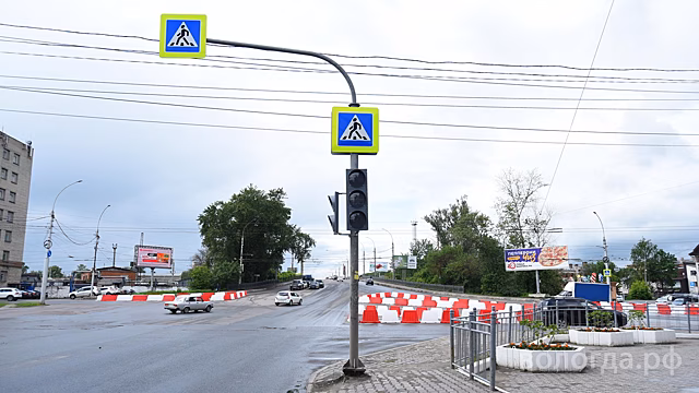 Работы по установке светофорных объектов у Пошехонского моста стартовали в Вологде