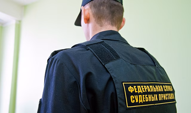 В Волгограде должник спрятал иномарку рядом с отделением приставов