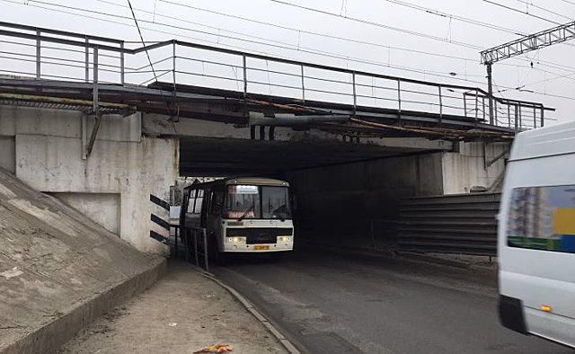 В Курске ГИБДД вновь возбудила дело из-за дороги под ж/д мостами от ул. Станционная