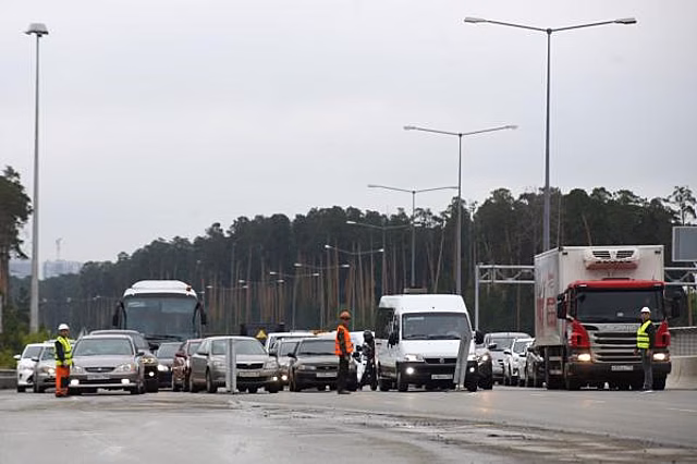 В Челябинской области на трассе М5 после аварии образовалась пробка