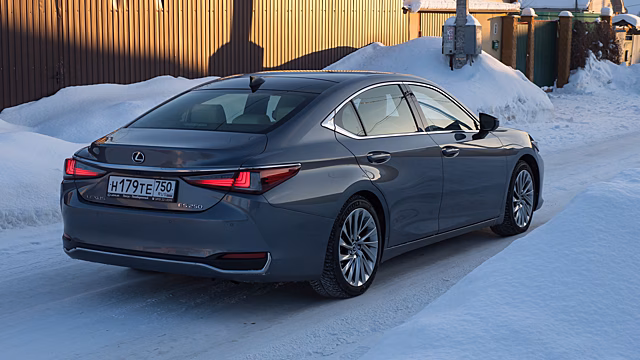 Длительный тест-драйв седана Lexus ES 250 Luxury