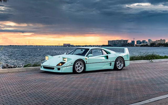 На аукционе снова продают единственный в мире Ferrari F40 с кузовом мятного цвета