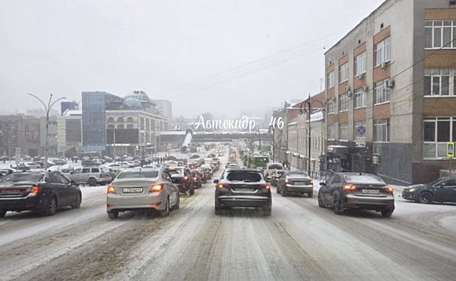 В Курске из-за ДТП и снегопада образовались большие пробки