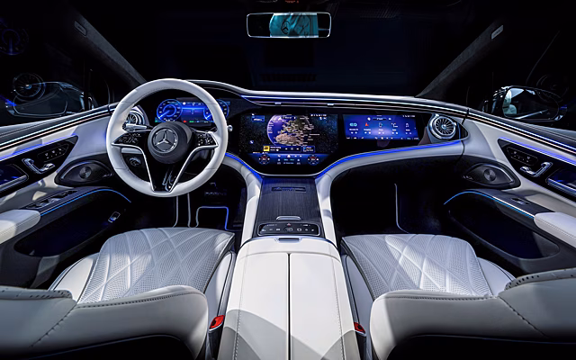 Шеф-дизайнер Mercedes признал проблему больших экранов