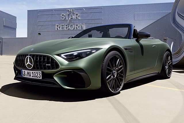Mercedes возвращает физические кнопки в салон