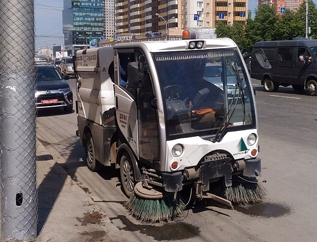 Новокузнечанка пожаловалась на сильную пыль от уборки дорог