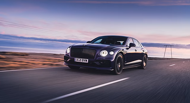 Bentley Flying Spur Hybrid на топливе из возобновляемых источников пересек Исландию
