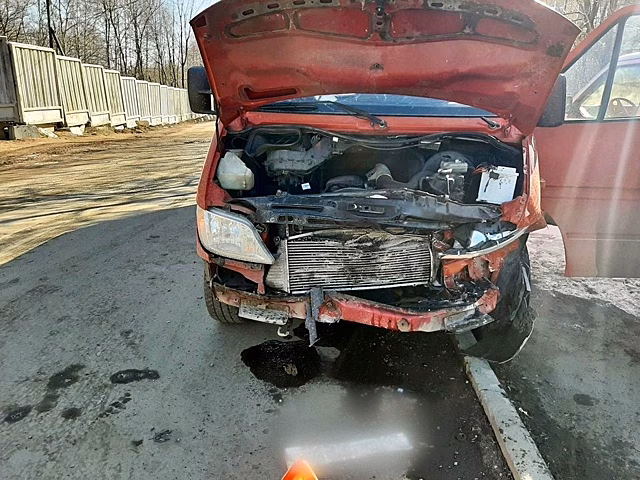 На Производственной автоледи на «Мерседесе» въехала в дорожное ограждение