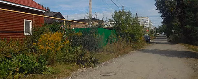 Житель Тулы присвоил часть тротуара и огородил его забором