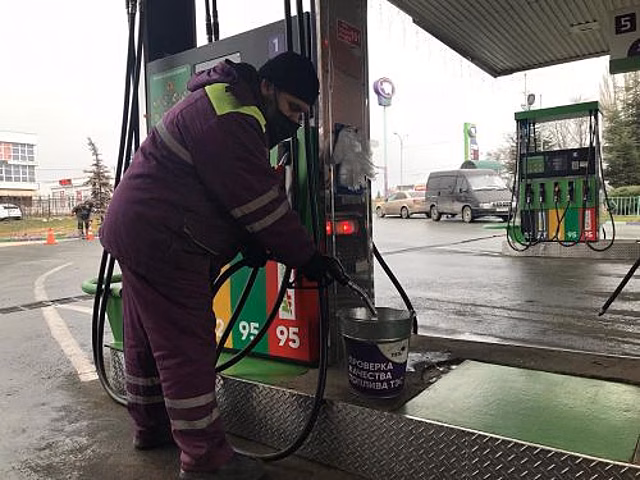 "ТЭС" проверил качество нефтепродуктов на АЗС в Симферополе (ФОТО)