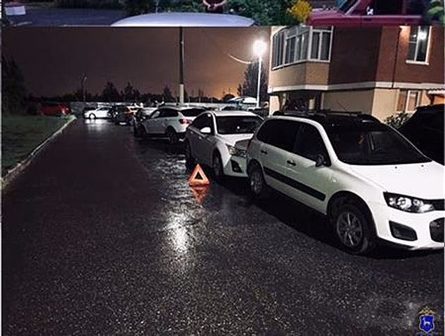 Тольяттинец устроил массовое ДТП во дворе жилого дома