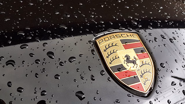 Быстрее Bentley Bentayga: электрический Porsche Cayenne эффектно дебютировал на публике