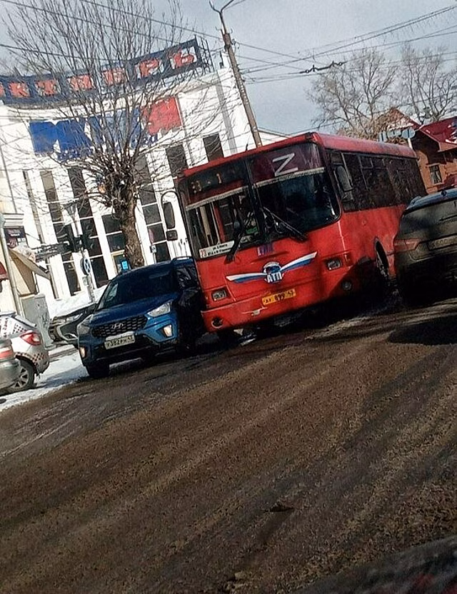 В Кирове автобус АТП вновь попал в аварию