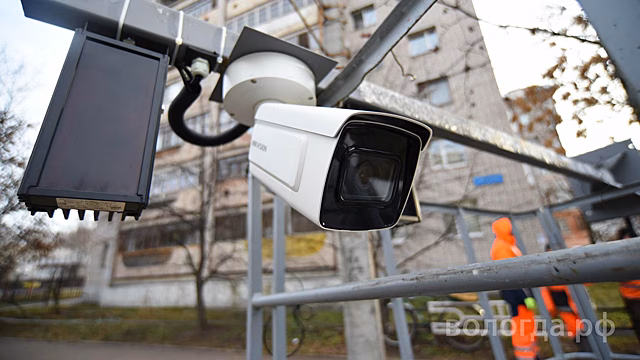 Комплексы видеонаблюдения начали устанавливать на ул. Ленинградской в Вологде