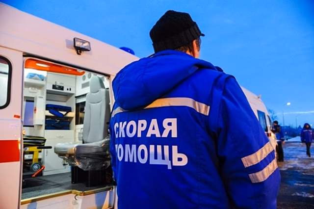 В Ворошиловском районе Волгограда водитель иномарки влетел в столб