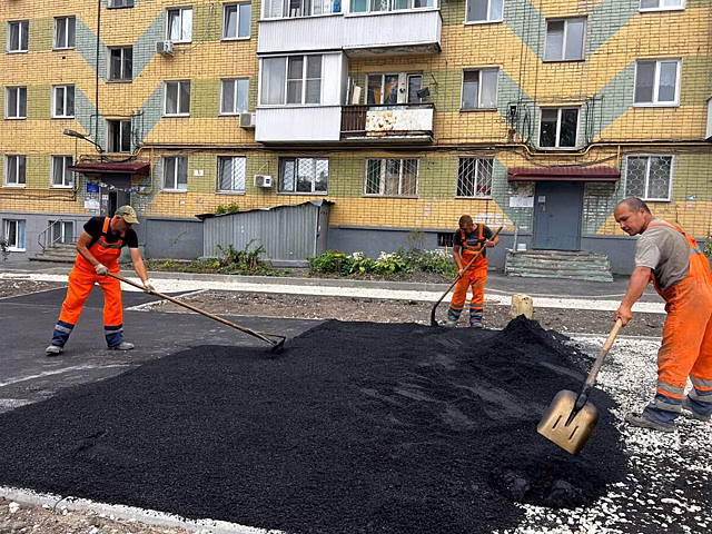В Октябрьском районе Саратова завершают укладку асфальта