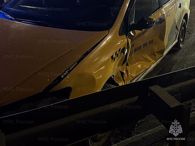 Пассажир такси пострадал в аварии в Калуге