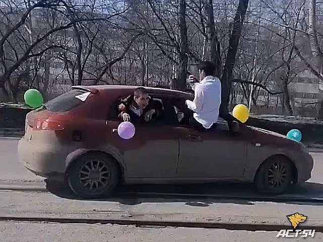 Полиция ищет жениха и невесту, устроивших езду по встречке на Сибиряков-Гвардейцев