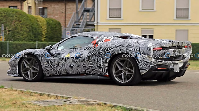 Появились фотографии нового кабриолета Ferrari 296 GTS