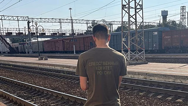 Подросток попал под колеса электрички в подмосковном Королеве и выжил