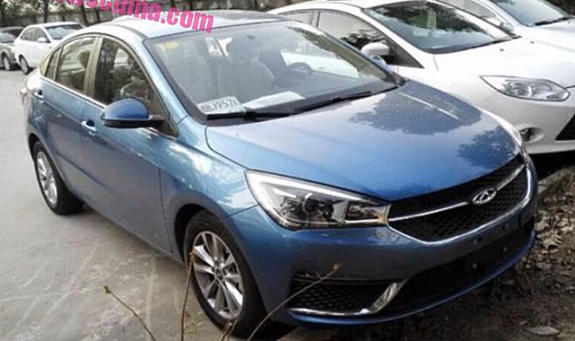 Новый китайский конкурент Hyundai Elantra пойман на воле