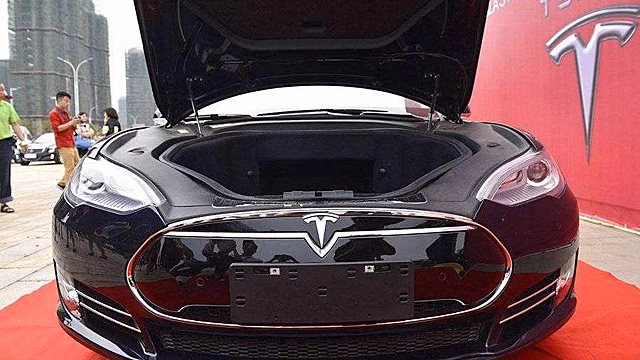 Tesla начала предлагать машины из наличия по более низким ценам, чем под заказ