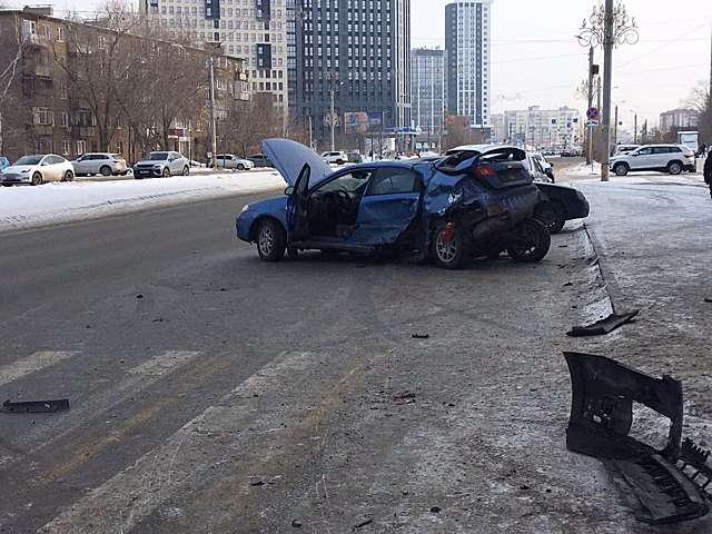 В Челябинске отлетевшим с места аварии бампером едва не убило пешехода