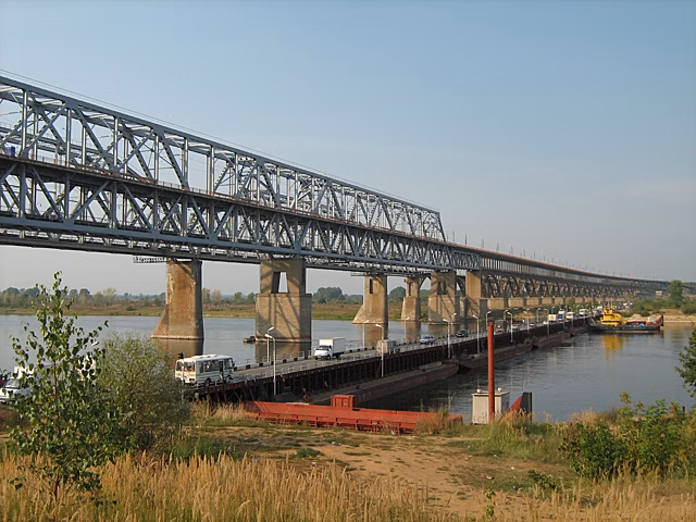 Нижегородцы третий день стоят в пробке на частично перекрытом Борском мосту