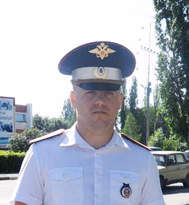 Инспектор отдельного батальона ДПС ГИБДД УМВД России по Липецкой области спас тонувших девочек