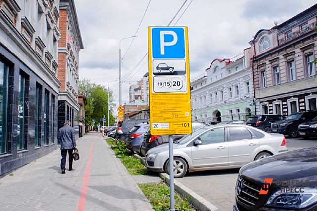 Больше 2 миллиардов за полгода: как Петербург зарабатывает на парковках