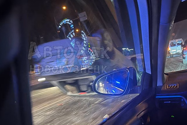 ГИБДД сообщила подробности ДТП с перевернувшимся на крышу автомобилем в Новокузнецке