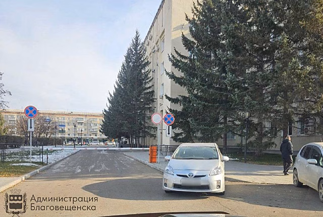 Водителя, который бросил автомобиль рядом с амурским Правительством, оштрафовали