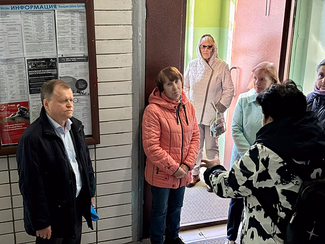 Глава управы района Братеево Александр Воробьев провёл еженедельный обход территории