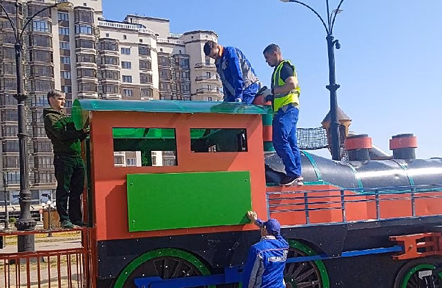 «Сердце убрали, паровозик отремонтировали»: набережную Благовещенска готовят к лету