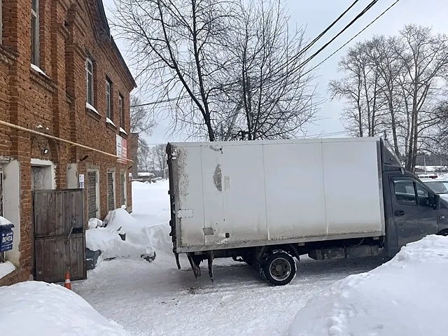 В Удмуртии грузовик без водителя сбил пешехода